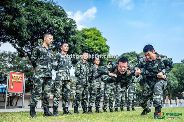 龙腾虎跃，双方争锋相对场面逼人